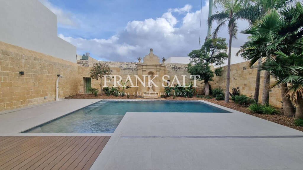 4 bedrooms Townhouse in Zebbug, Malta No. 7316