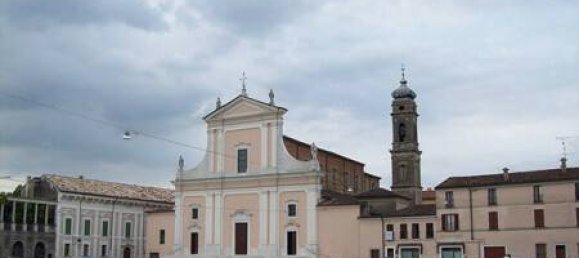 5 bedrooms House in Medole, Italy No. 105955 9