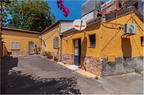 1 bedroom House in Catania, Italy No. 280132