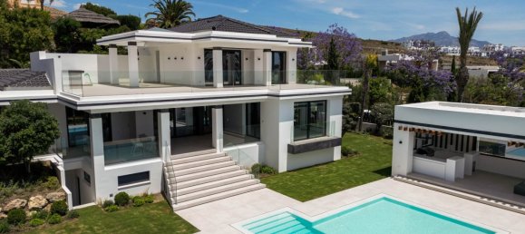 4 bedrooms Villa in Marbella, Spain No. 10118 8