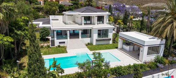 4 bedrooms Villa in Marbella, Spain No. 10118 10