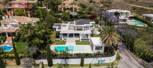 4 bedrooms Villa in Marbella, Spain No. 10118 3