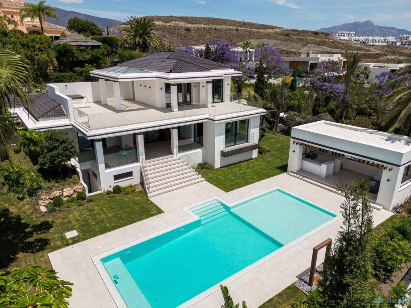 4 bedrooms Villa in Marbella, Spain No. 10118