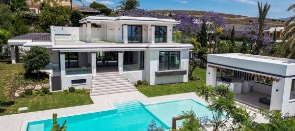 4 bedrooms Villa in Marbella, Spain No. 10118 9