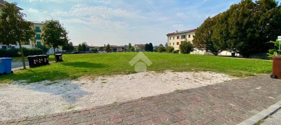 2560m² Land in Pordenone, Italy No. 17992 17