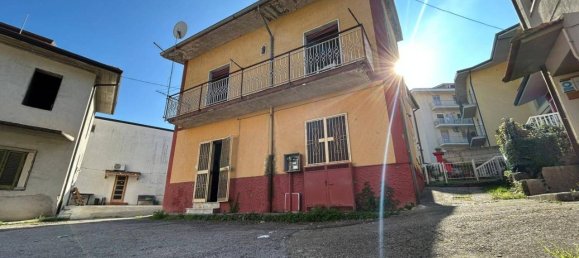 4 rooms House in San Giorgio del Sannio, Italy No. 33692 2