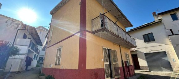 4 rooms House in San Giorgio del Sannio, Italy No. 33692 4