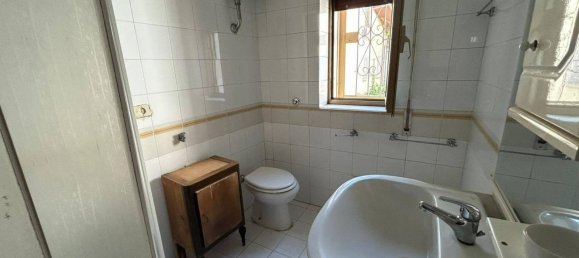 4 rooms House in San Giorgio del Sannio, Italy No. 33692 11