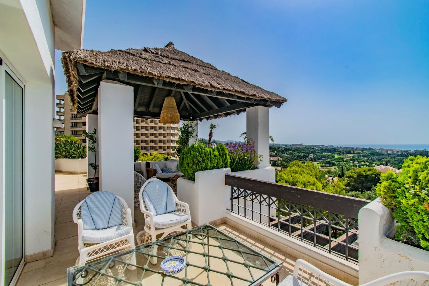 Ático de 2 dormitorios en Marbella, Spain No. 276306