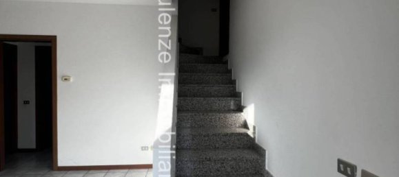 4 bedrooms Villa in Garbagnate Milanese, Italy No. 88990 11