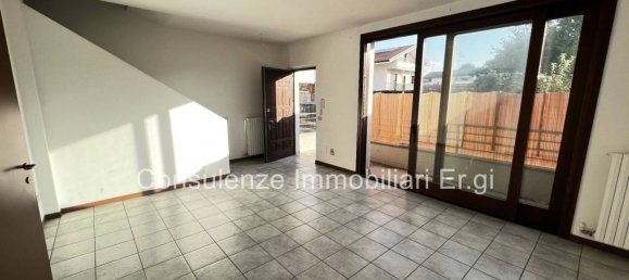 4 bedrooms Villa in Garbagnate Milanese, Italy No. 88990 3