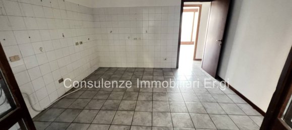 4 bedrooms Villa in Garbagnate Milanese, Italy No. 88990 7