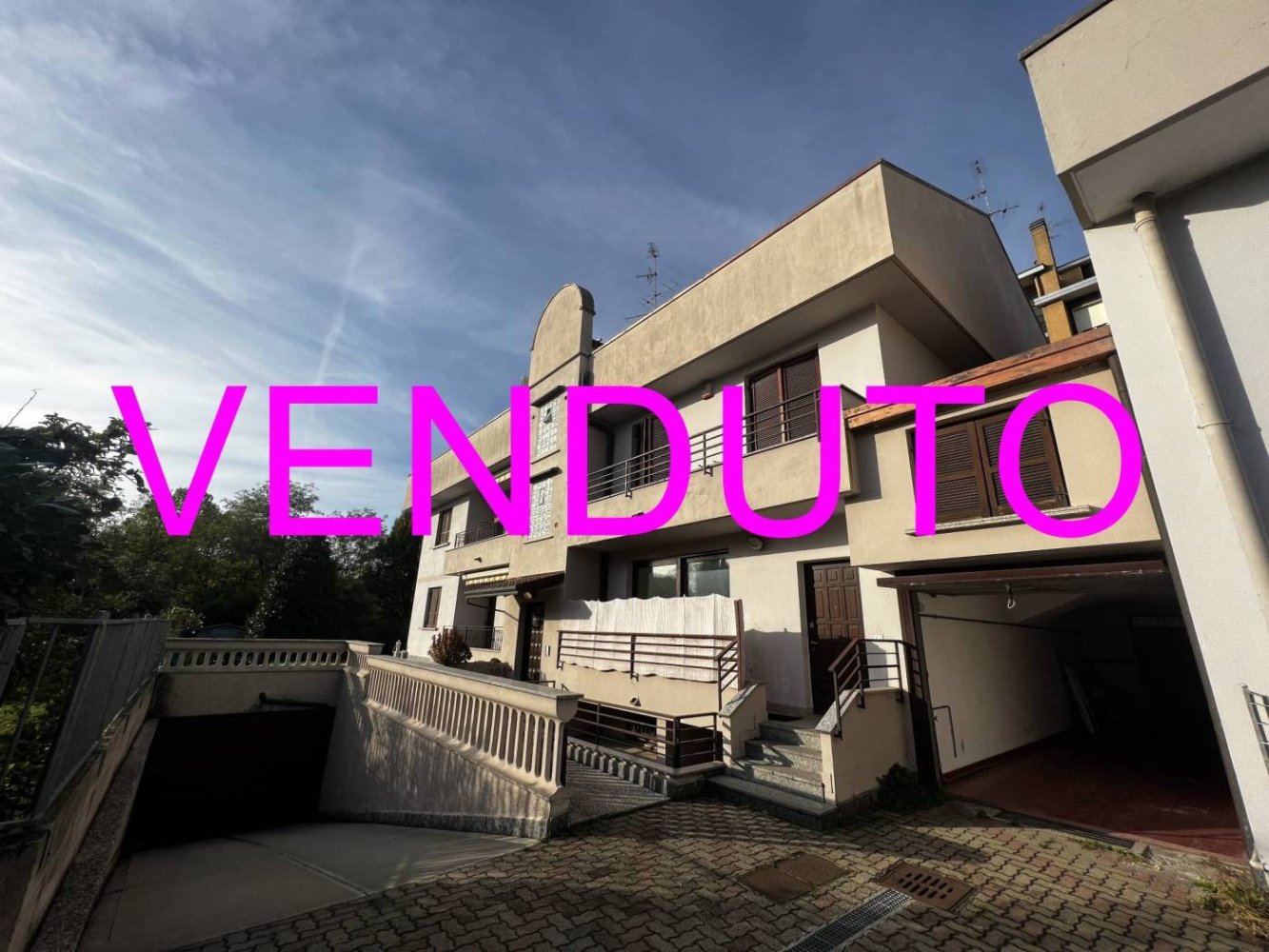 4 bedrooms Villa in Garbagnate Milanese, Italy No. 88990