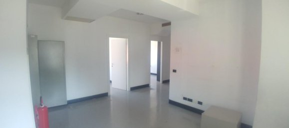 Здание с 4 комнатами в Милан, Италия № 250685 3