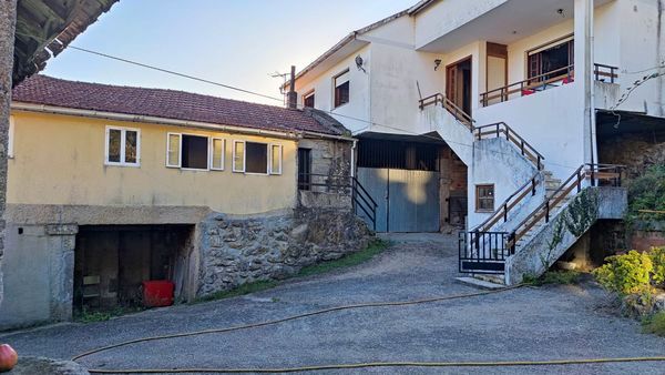 3 bedrooms House in A Caniza, Spain No. 211824