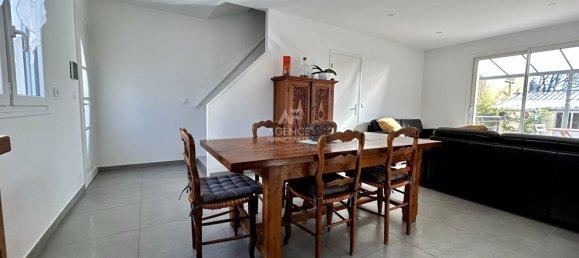 3 bedrooms House in Poissy, France No. 188382 4