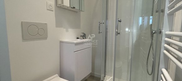 3 bedrooms House in Poissy, France No. 188382 10