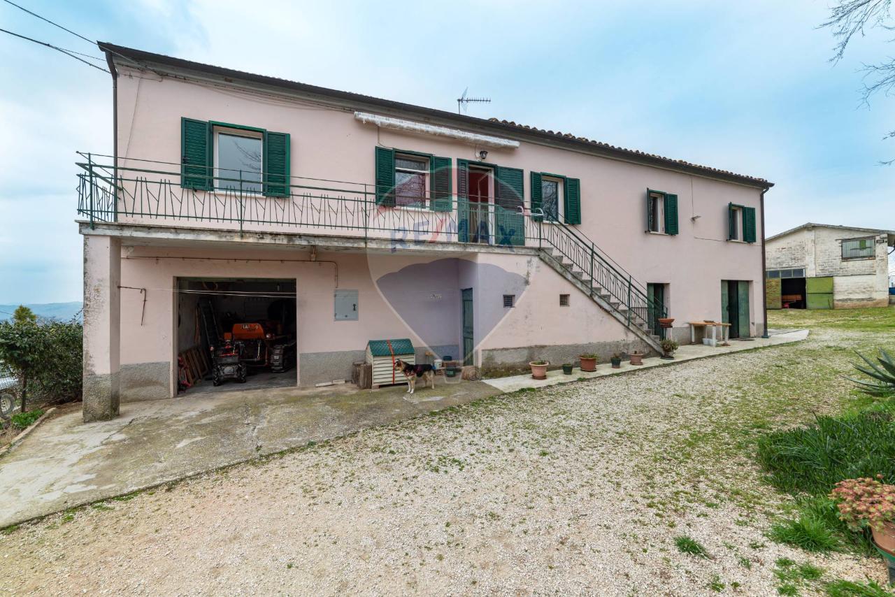 5 rooms House in Maiolati Spontini, Italy No. 11659