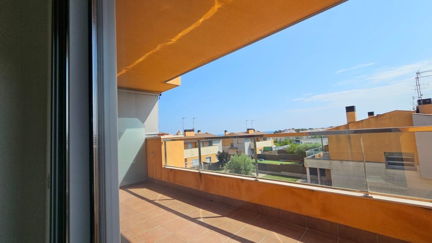 Apartamento de 2 dormitorios en Roda De Bara, Spain No. 206137