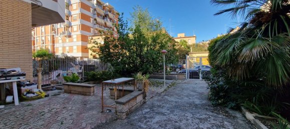 Квартира с 3 спальнями в Ладисполи, Италия № 341780 5