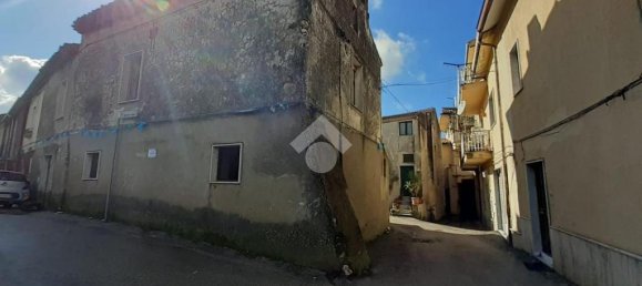 Casa de 3 dormitorios en Montesarchio, Italy No. 118221 9