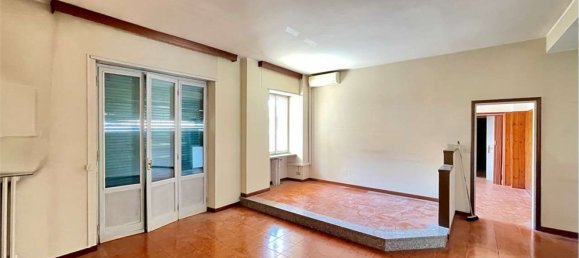 3 bedrooms Apartment in Verona, Italy No. 341095 4