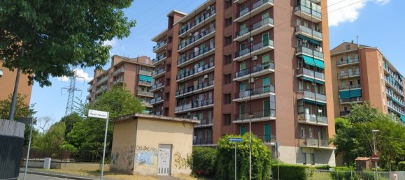 3 rooms Apartment in Cinisello Balsamo, Italy No. 287569 2