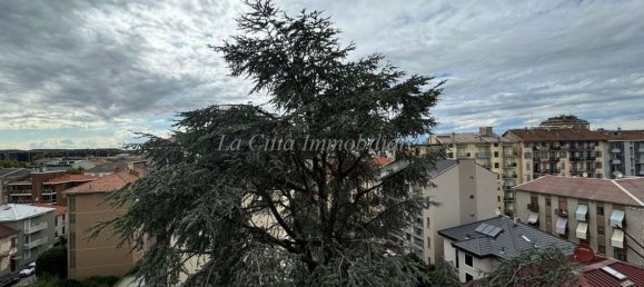 3 rooms Apartment in Novara, Italy No. 12381 3