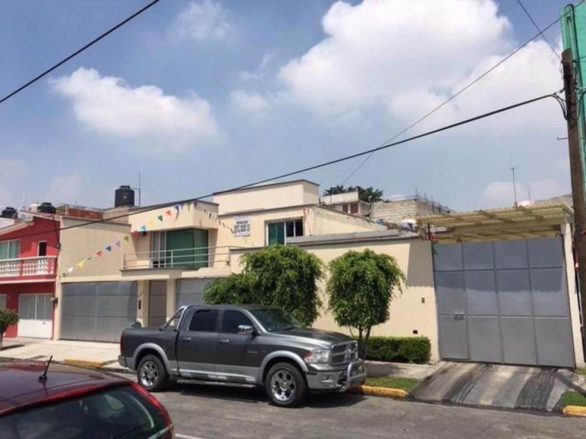 Casa de 3 dormitorios en Tlalnepantla, Mexico No. 228560