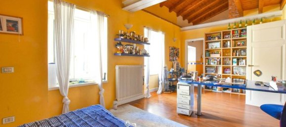 5 bedrooms Villa in Varese, Italy No. 68058 26