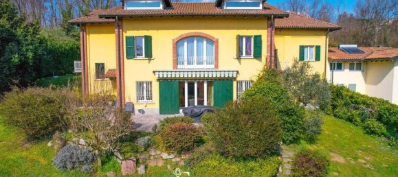 5 bedrooms Villa in Varese, Italy No. 68058 4
