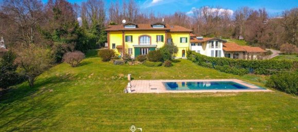 5 bedrooms Villa in Varese, Italy No. 68058 2