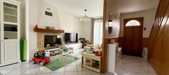 3 Schlafzimmer Haus in Villeparisis, France, Nr. 151563 3