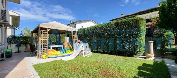 5 rooms Apartment in Casier, Italy No. 263899 2