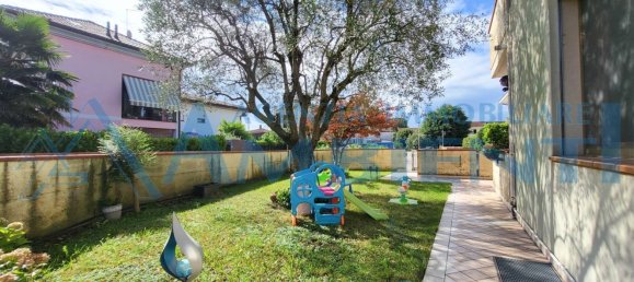 5 rooms Apartment in Casier, Italy No. 263899 38