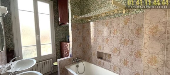 2 bedrooms House in Colombes, France No. 169546 8