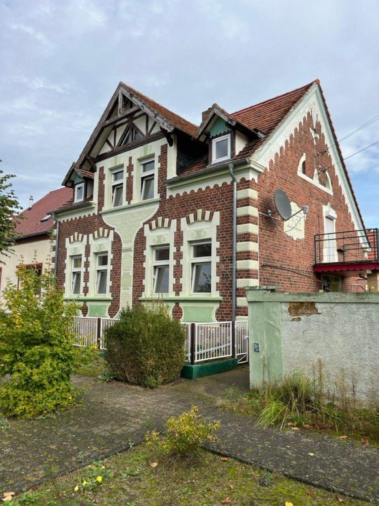 7 rooms House in Stendal, Germany No. 330945