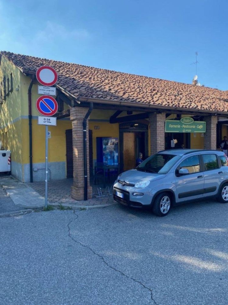 5 rooms Commercial property in Cremona, Italy No. 384206