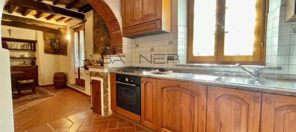 Casa de 9 habitaciónes en Camaiore, Italy No. 299714 2