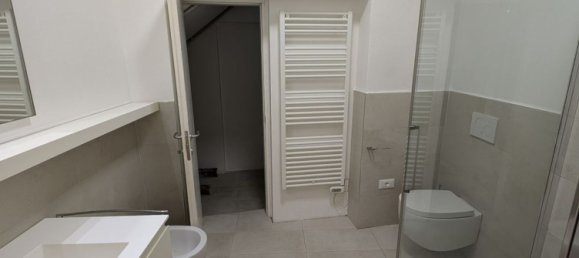 Estudio en Vittorio Veneto, Italy No. 255786 5