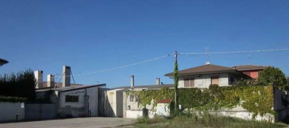 3 bedrooms Villa in Garlasco, Italy No. 168599 20