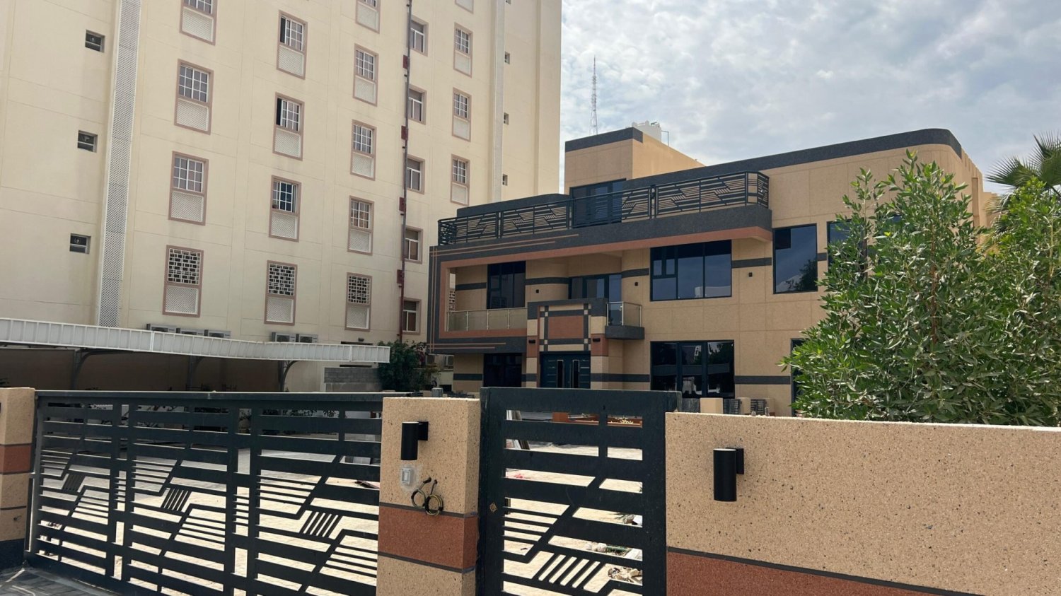 Вилла с 8 спальнями в Ruwi, Оман № 1672