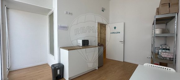 86m² Commercial property in Pacos de Ferreira, Portugal No. 42913 14