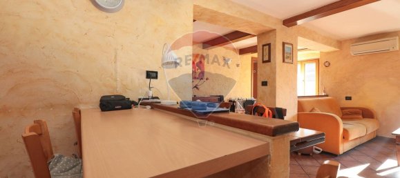 5-salle Appartement à Genoa, Italy No. 70043 12