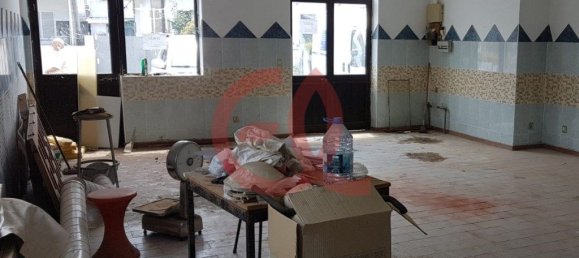 148m² Commercial property in Darque, Portugal No. 66826 3