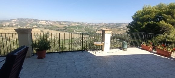 Вилла с 2 спальнями в Читта Сант Анджело, Италия № 329479 26