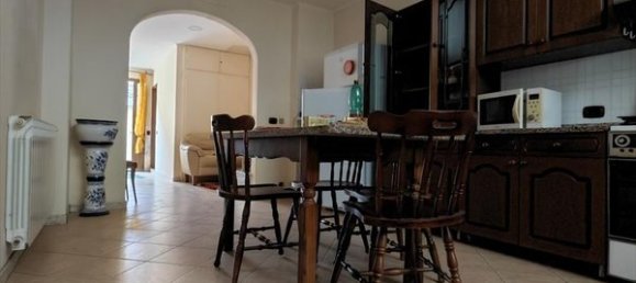 2-salle Appartement à Cittanova, Italy No. 16738 5