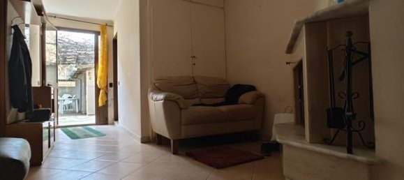 2-salle Appartement à Cittanova, Italy No. 16738 6