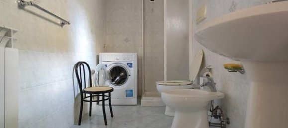 2-salle Appartement à Cittanova, Italy No. 16738 11