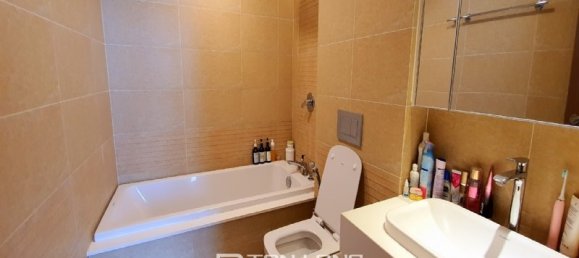 2 bedrooms Apartment in Ba Dinh, Vietnam No. 882 3